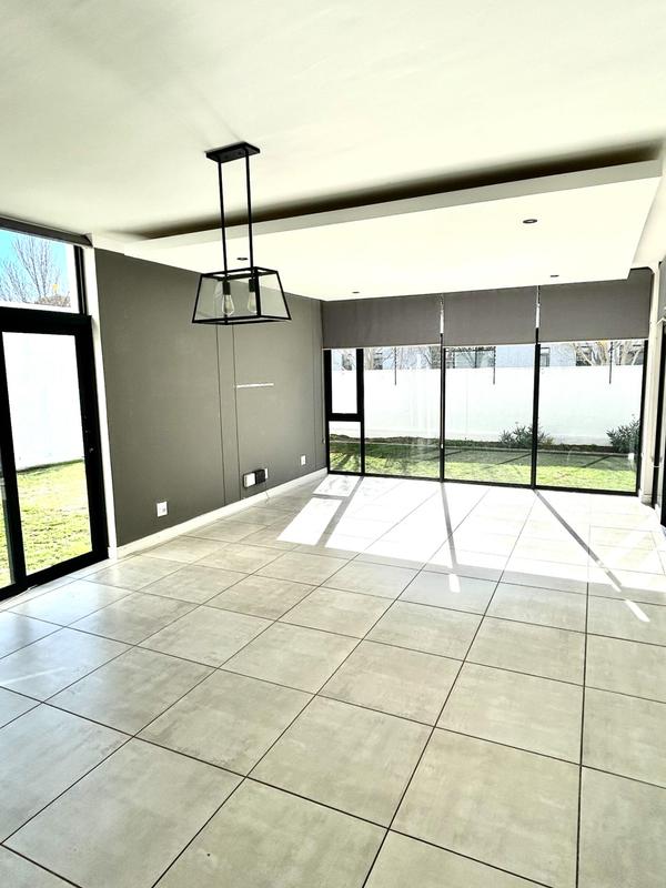 To Let 3 Bedroom Property for Rent in Somerset West Western Cape